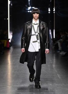 Versace: Fall/Winter 2019/2020 Menswear at Milan Fashion Week